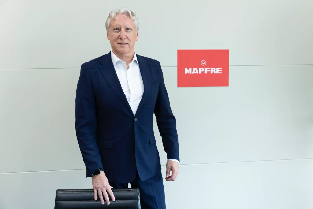 Javier Oliveros Pérez, director comercial de MAPFRE Iberia: «El seguro es un gran contribuidor al bienestar de las sociedades»